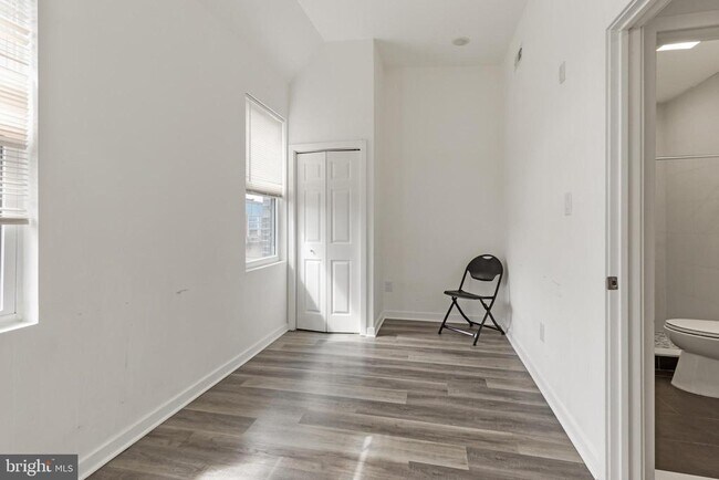 Building Photo - 2550 Kensington Ave