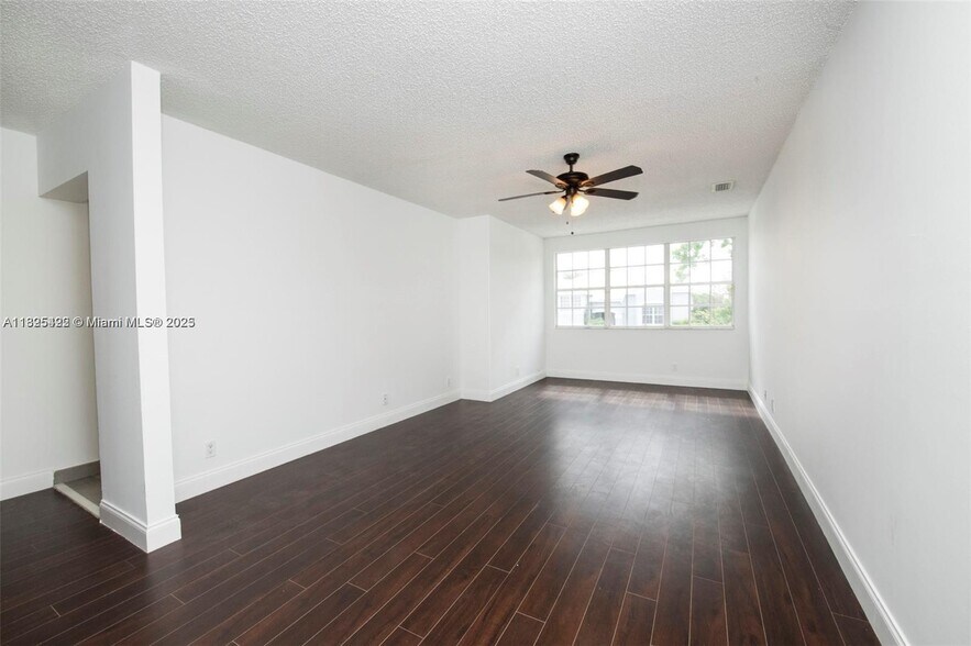 Building Photo - 1127 SW 104th Way