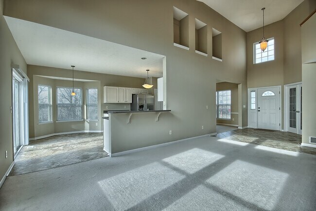 Building Photo - 7233 Springview Ln