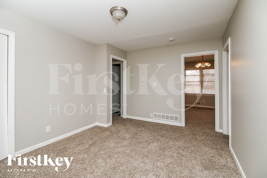 Building Photo - 2672 Lilac Dr