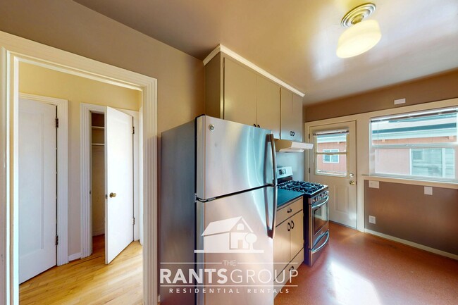 Building Photo - 2-Bedroom Home with Basement on a Spacious...