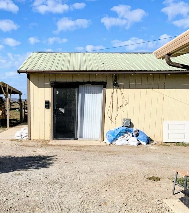 Building Photo - 7470 Lovers Ln