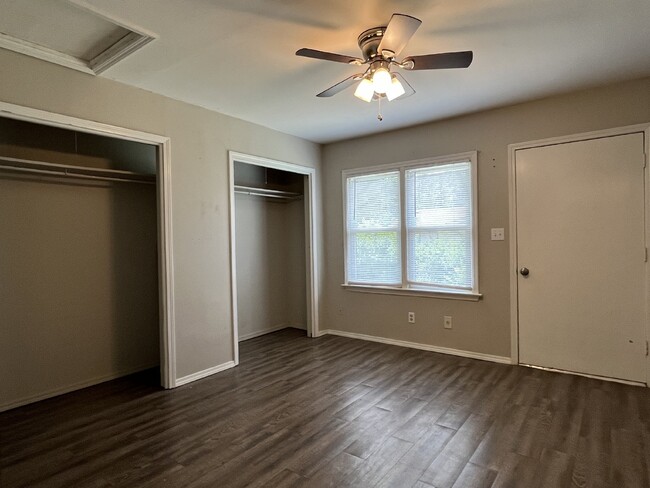 Building Photo - "Spacious 3-Bedroom Duplex with 2 Full Bat...