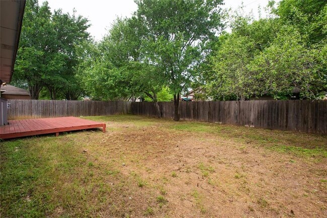 Building Photo - 1812 Hollow Tree Blvd