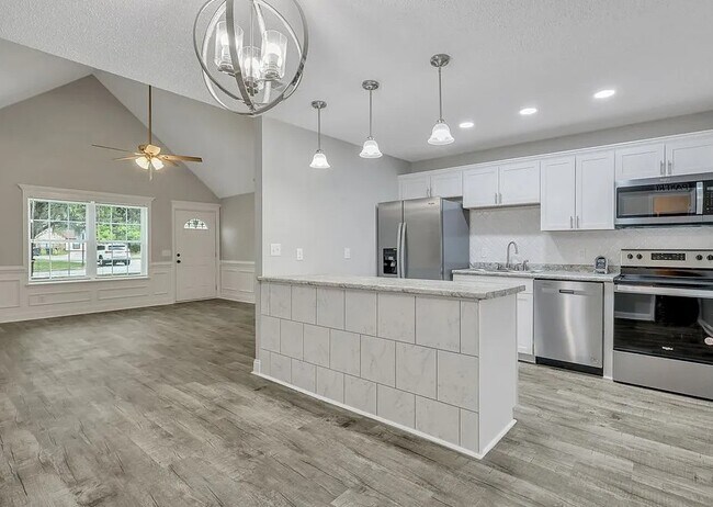 Building Photo - 812 Spanish Oak Dr