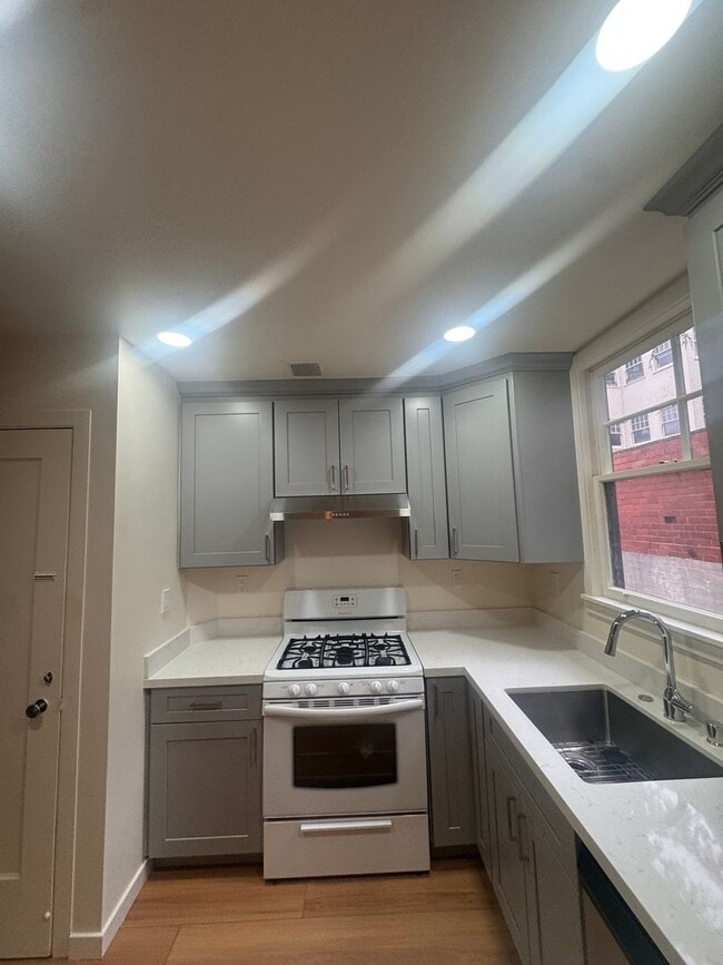 Building Photo - 31 Excelsior Ct