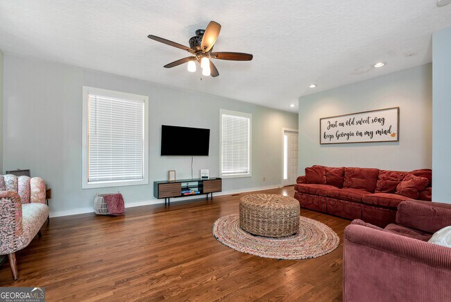 Building Photo - 3978 Pineshore Cir