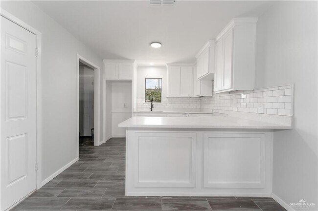 Building Photo - 25 Quince Ave