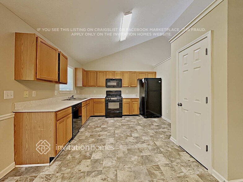 Building Photo - 1525 Wilkes Crest Dr NE