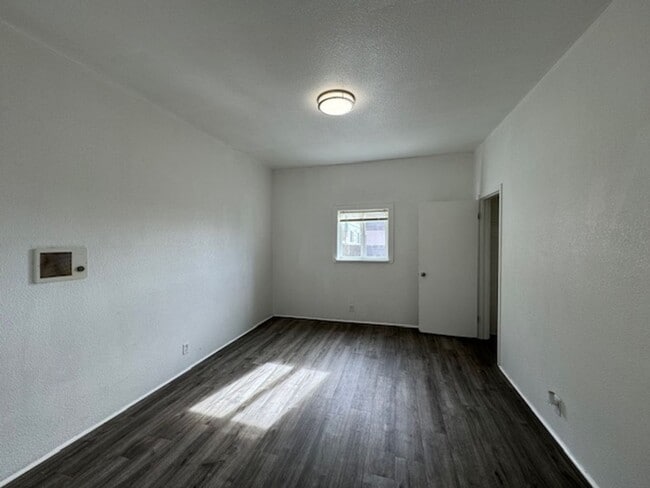 Building Photo - 111 W Hawthorne St