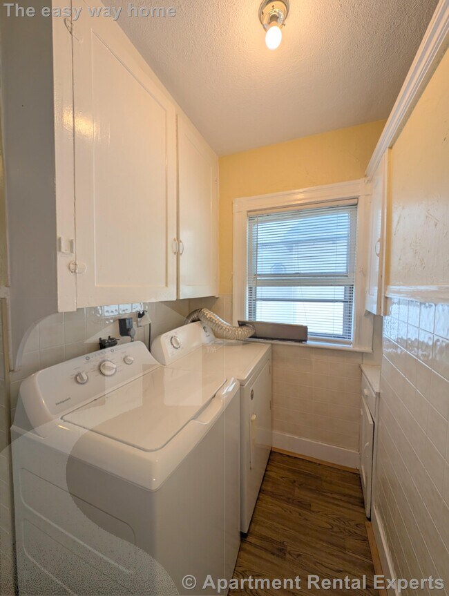 Building Photo - 58 Monument St