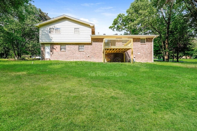 Building Photo - 2807 Hickory Ln