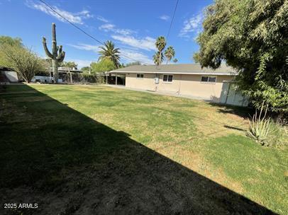 Building Photo - 2139 S La Rosa Dr