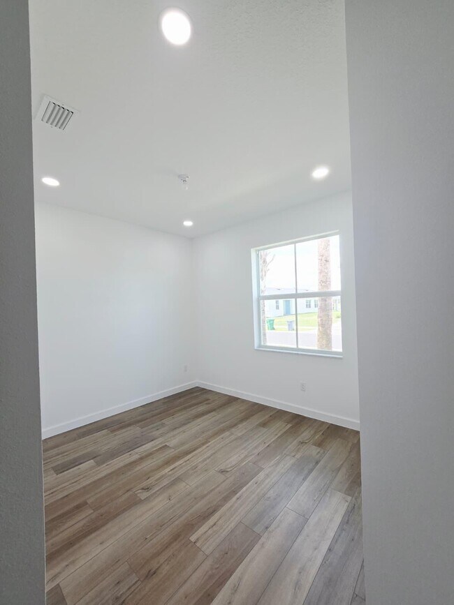 Building Photo - 3501 Harborside Ave