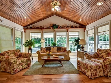 Building Photo - 1304 W Parkview St