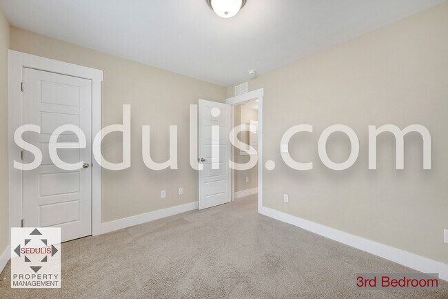 Building Photo - 3923 Four Poles Park Dr