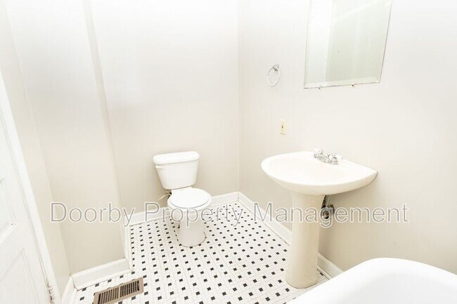 Building Photo - 318 Tremont St