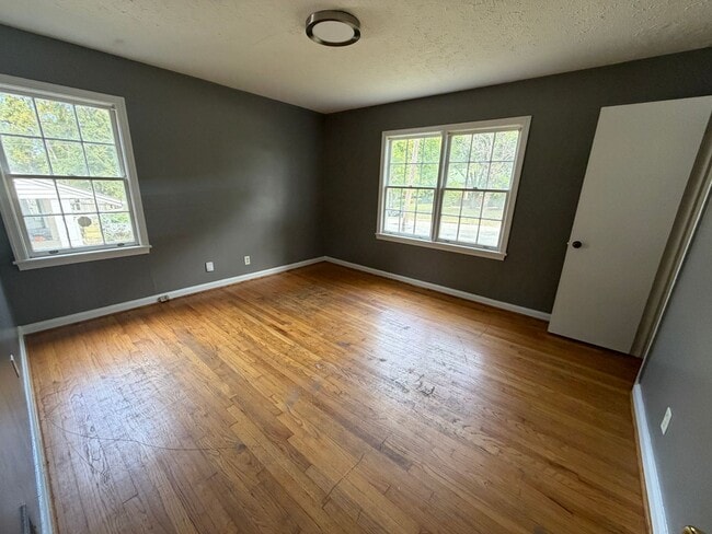 Building Photo - Tons of Space and Super Location