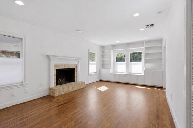 Building Photo - 2132 Tangley St