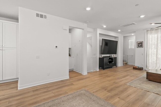 Building Photo - Exquisite Modern Townhome Nestled in the T...