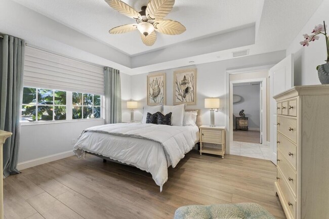 Building Photo - 315 Bay Colony Dr N