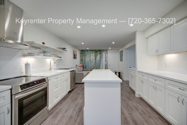 Building Photo - Single Apartment (brand new)