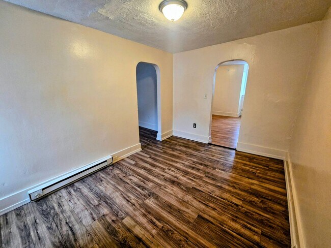 Building Photo - 1114 Linden St