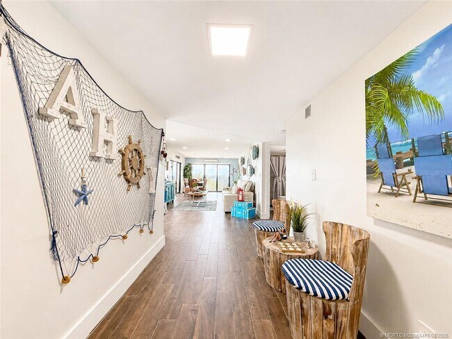 Building Photo - 10044 S Ocean Dr