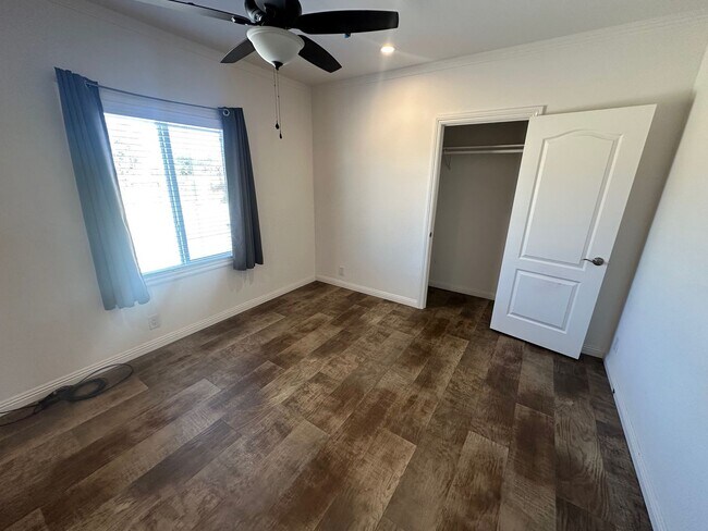 Building Photo - Updated 1 Story Home With Large Lot