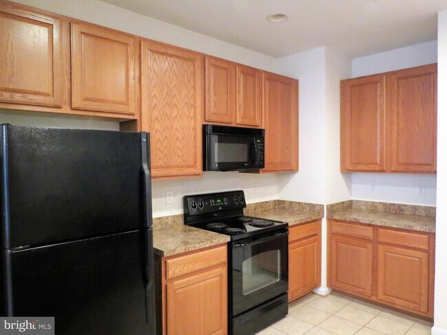 Building Photo - 3765 Bedford Dr
