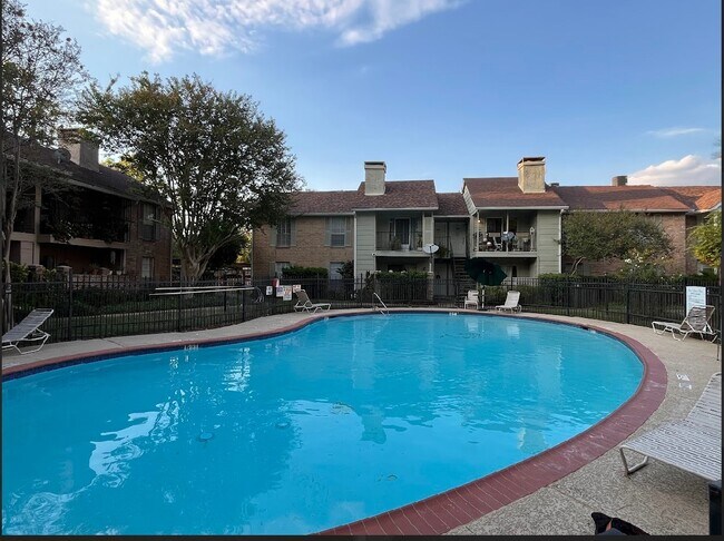 Building Photo - 2800 Jeanetta St