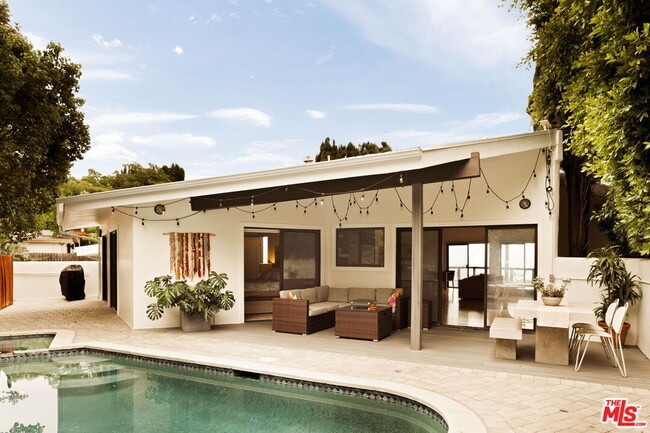 Building Photo - 303 Mavis Dr