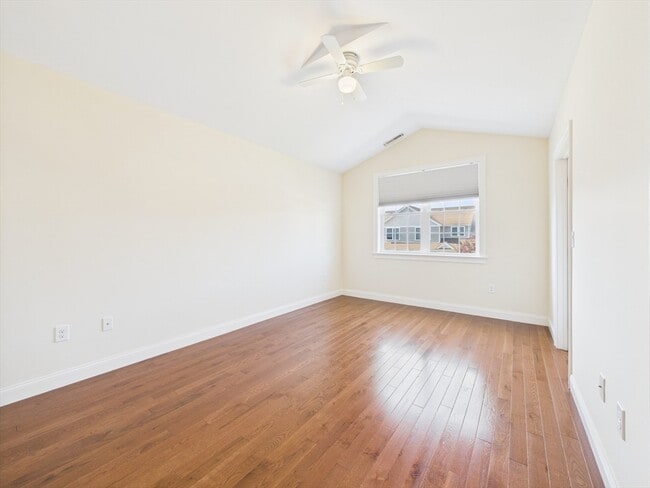 Building Photo - 70 Endicott St