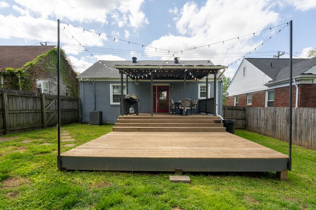 Building Photo - 2906 Glenmeade Dr
