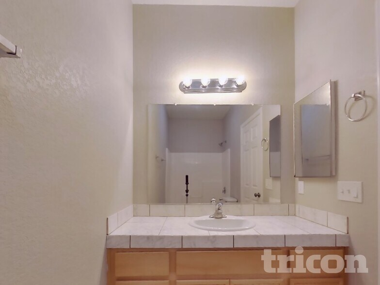 Building Photo - 733 Pino Ave