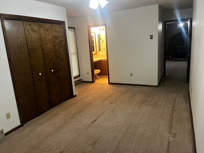 Building Photo - Rare FOUR Bedroom Single Family Home for Rent
