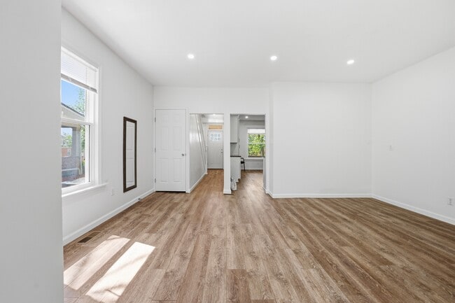 Building Photo - 332 Elm Rd