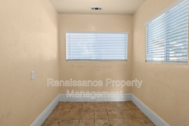 Building Photo - 1026 Windeler Ave