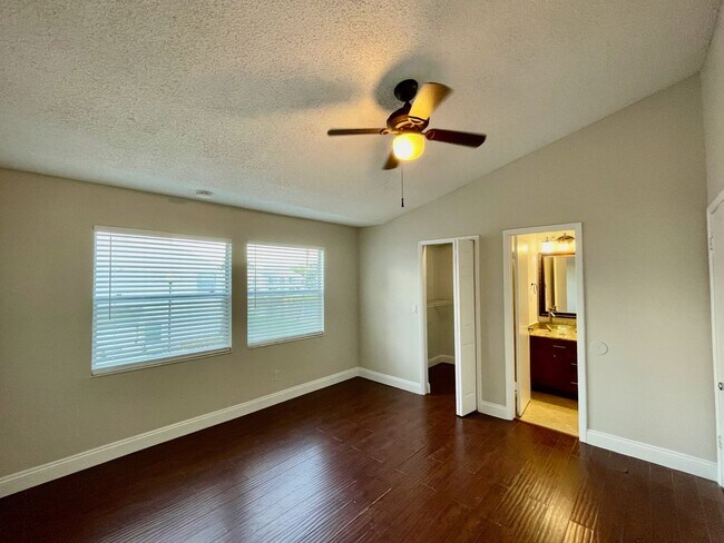 Building Photo - Dockside 2 bed/ 2 bath with Scenic Balcony