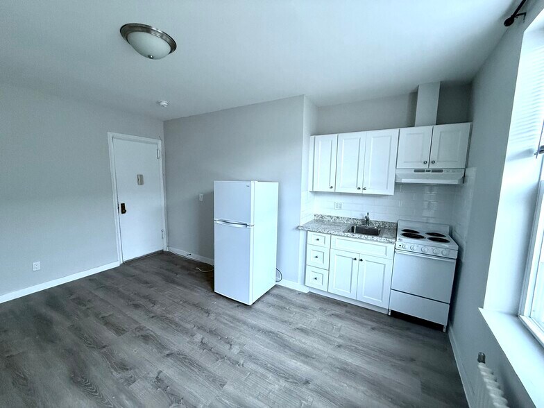 Building Photo - 241 E Broadway