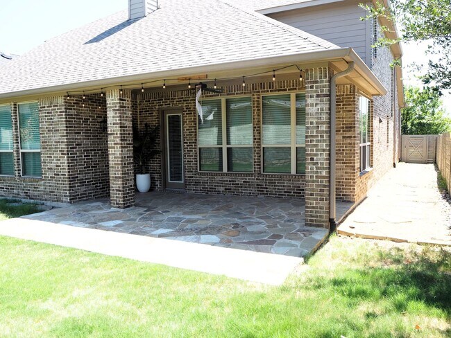 Building Photo - 4 Bed 3.5 Bath in Harvest