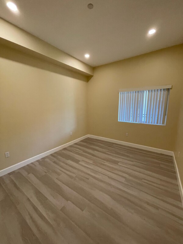 Building Photo - 2291 Dunlop St