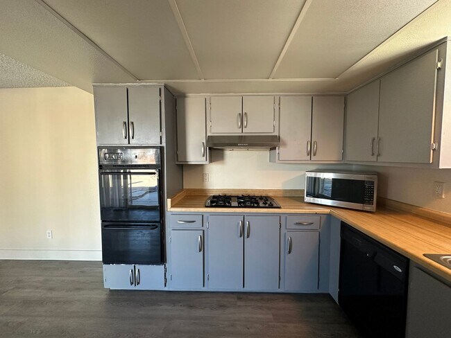 Building Photo - 25 E Janere Ct