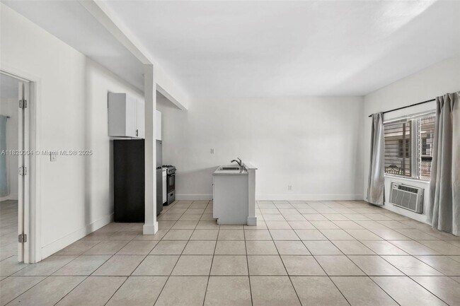 Building Photo - 8135 Crespi Blvd