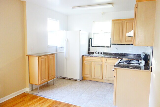 Building Photo - 8007 Garland Ave