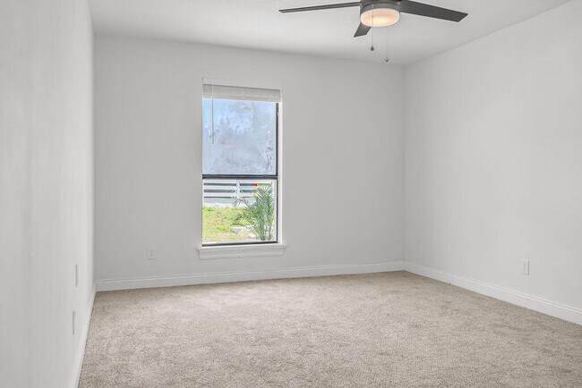 Building Photo - 2115 Stallion Rd