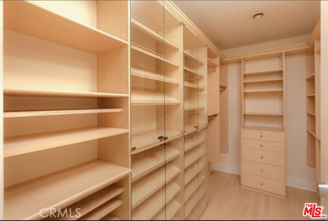 Building Photo - 10727 Wilshire Blvd