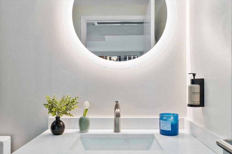 Building Photo - 2889 McFarlane Rd