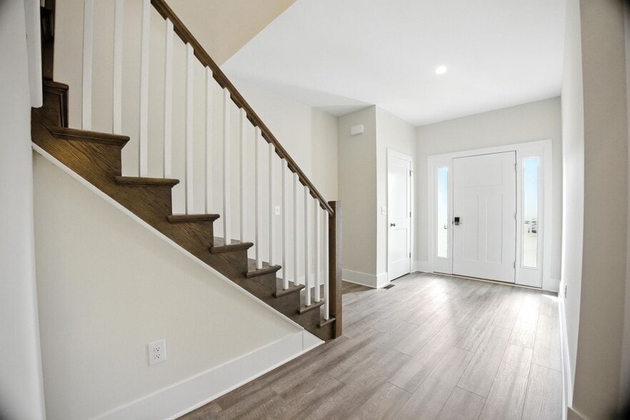 Building Photo - 3 Kessel Run