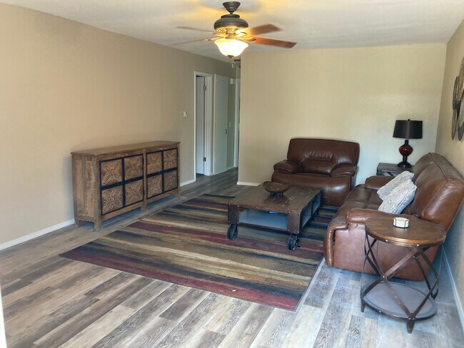 Building Photo - 3424 Quail Dr